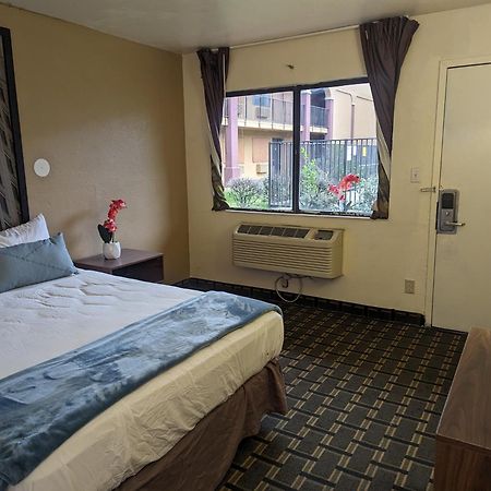 Southern Comfort Hotel Tulsa Extérieur photo