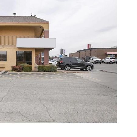 Southern Comfort Hotel Tulsa Extérieur photo